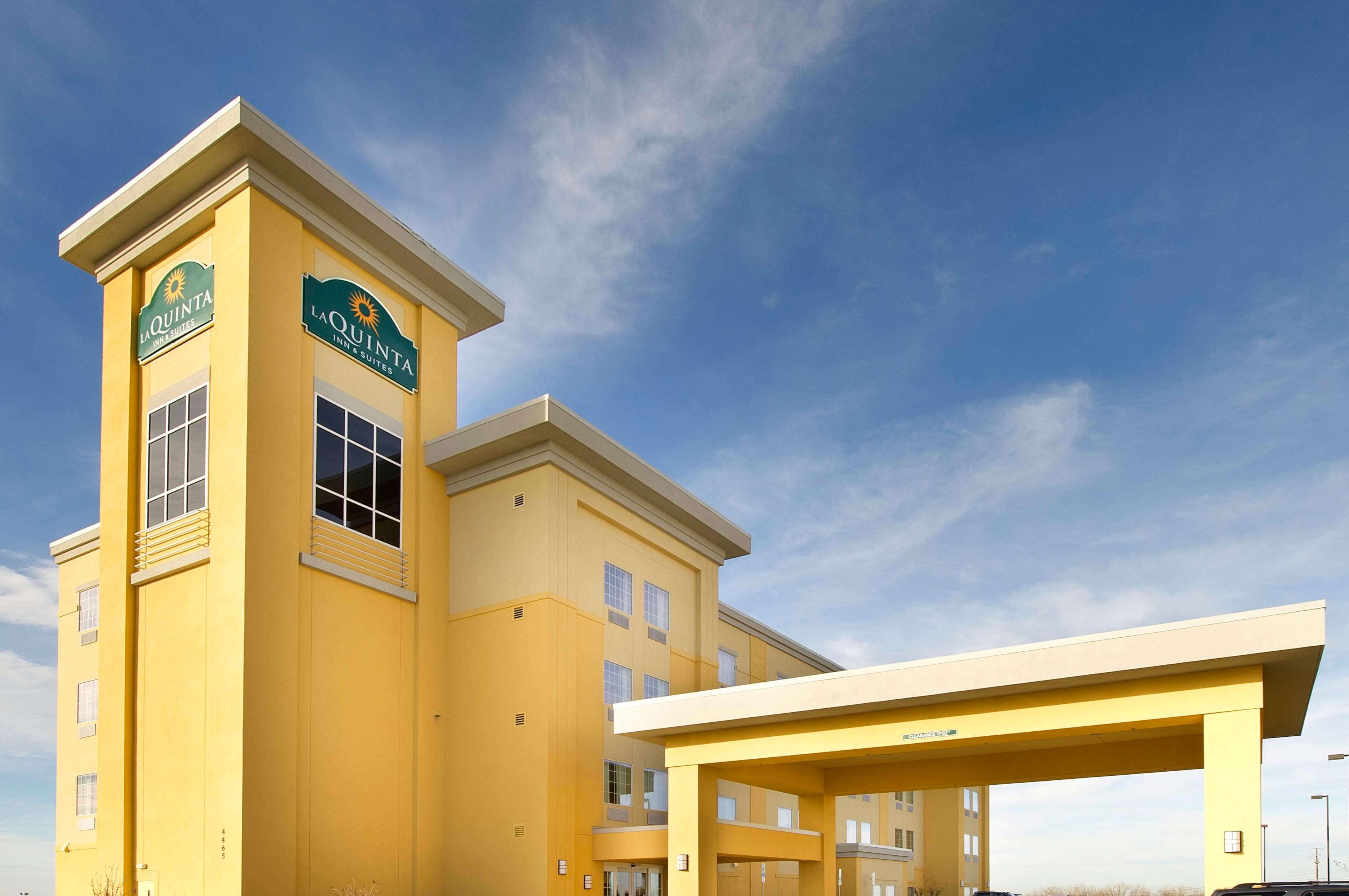 La Quinta By Wyndham Denton - University Drive Hotel Exterior photo